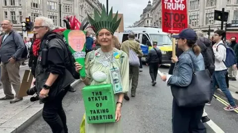 Numerous Demonstrators Gather in Downtown London to Denounce Trump's Official UK Trip