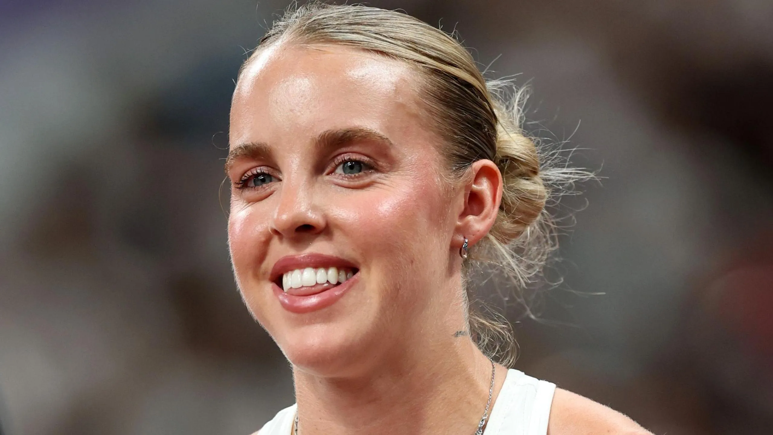 Hodgkinson Launches Global Championship Bid with Strong Performance